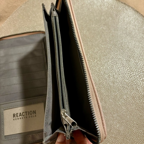 Kenneth Cole Reaction Women’s Single Zip Around Wallet Clutch - Picture 4 of 4